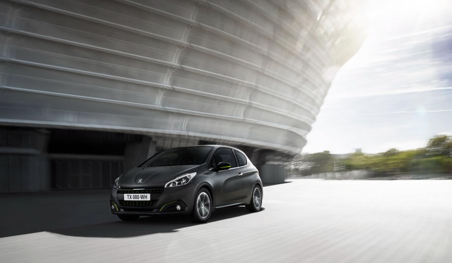  Peugeot 208 Ice Silver 2015 года  (фото 12 из 18)